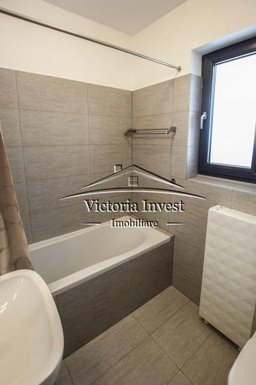 Apartament cu 4 camere semidecomandat, mobilat în Băneasa