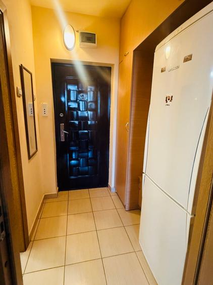 Garsonieră decomandată, mobilată în Podul de Piatră