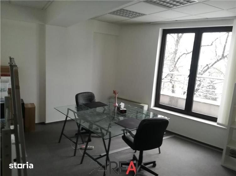 Spațiu comercial, de 350 mp, în Polonă
