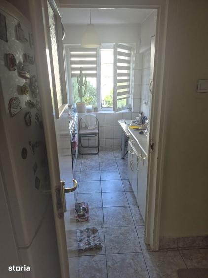 Apartament cu 3 camere semidecomandat în Grivița