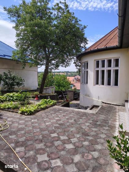 Casă cu 4 camere cu Teren 1083 Mp în Central