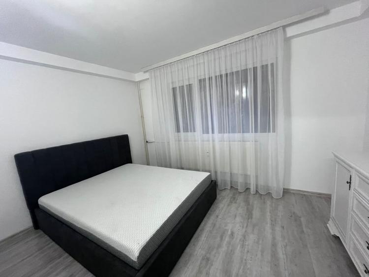 Apartament cu 3 camere semidecomandat, mobilat în Central
