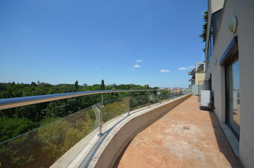 Penthouse cu 5 camere decomandat, mobilat în Herăstrău
