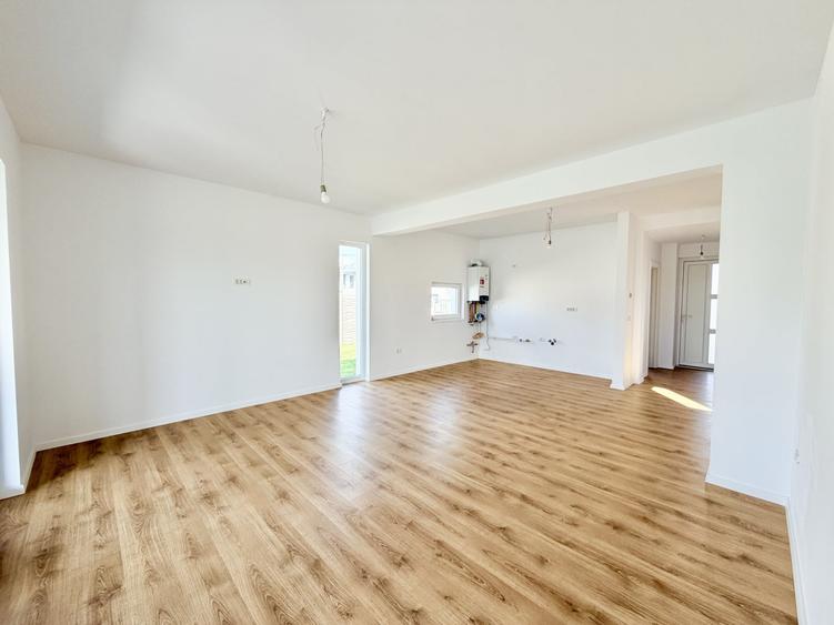 Duplex cu 4 camere cu Canalizare în Moșnița Nouă