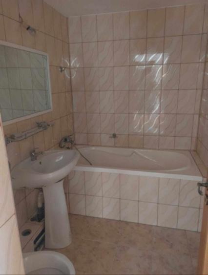 Apartament cu 2 camere decomandat în Micro 12