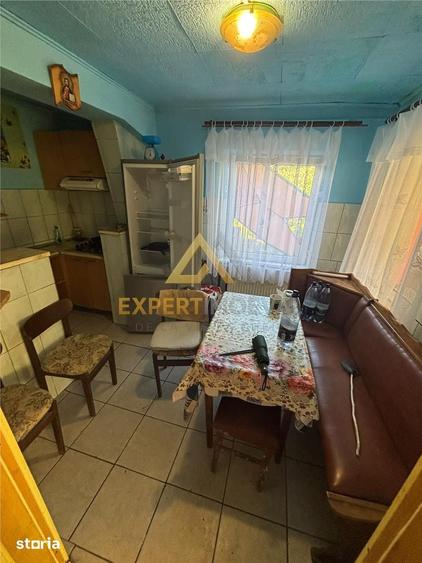 Casă cu 4 camere cu Teren 4900 Mp în Central