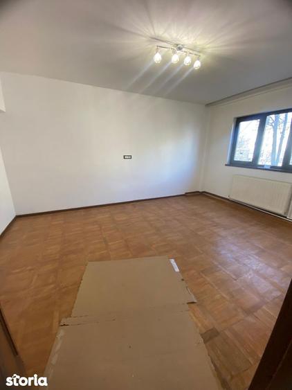 Spațiu comercial, de 50 mp, în Central