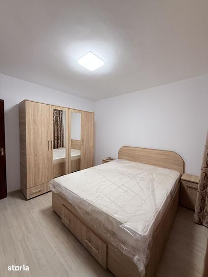 Apartament cu 3 camere decomandat în Cornișa