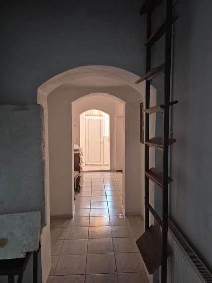 Casă cu 3 camere în Central