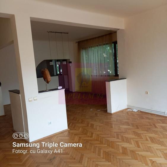 Apartament cu 5 camere semidecomandat în Mitropolie