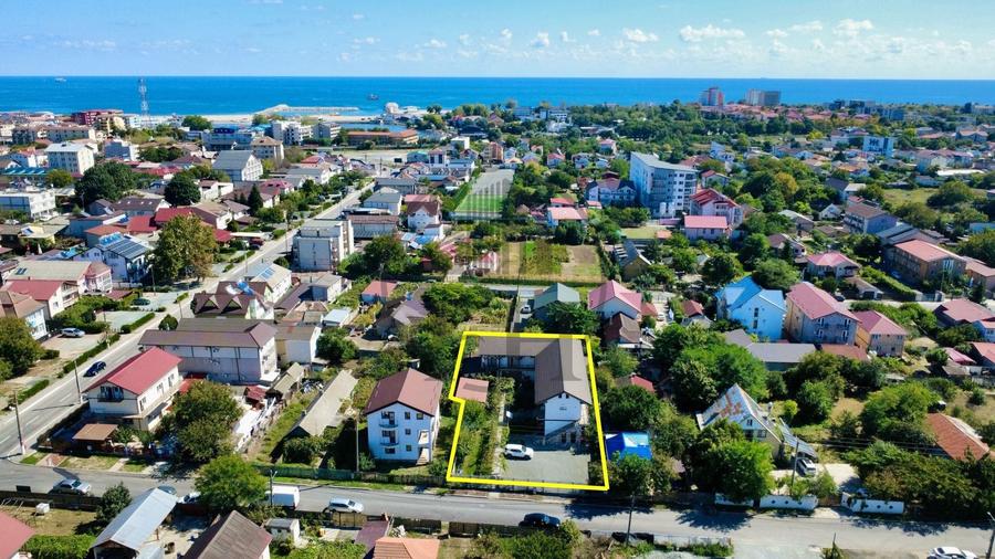 Casă individuală cu 16 camere cu Canalizare în Vest
