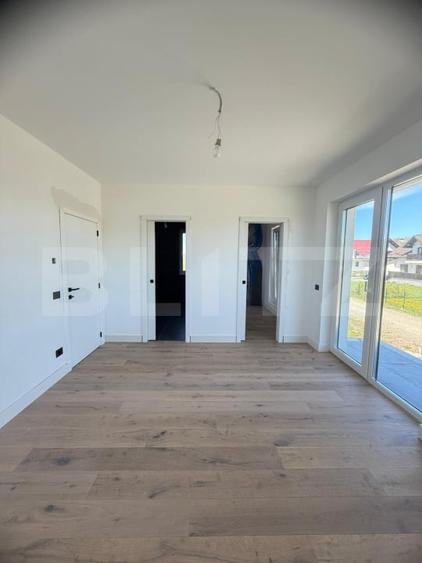 Casa superba, 5 camere, 126 mp, 6 ari teren, zona Patrauti - 4