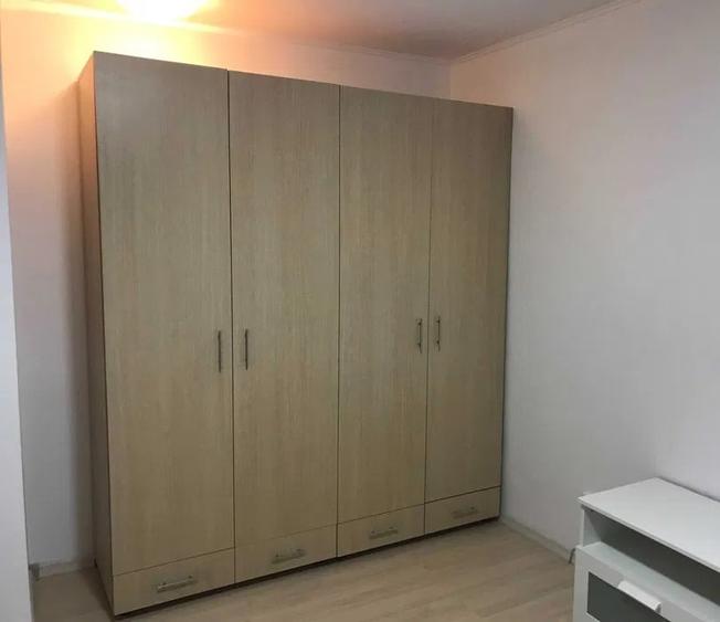 Apartament cu 3 camere decomandat în Tei