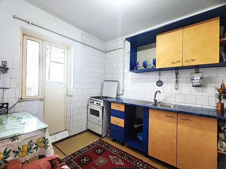 Apartament cu 3 camere decomandat, mobilat în Central