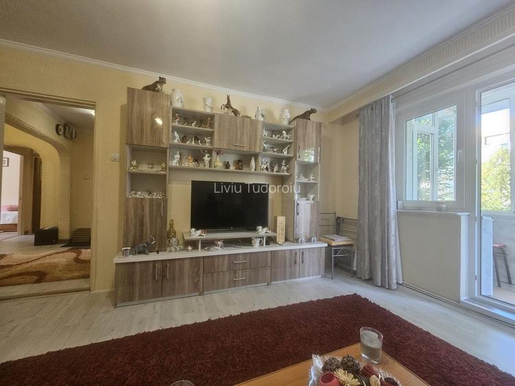 Apartament 4 camere, etaj 1 – Exercițiu, lângă Poștă