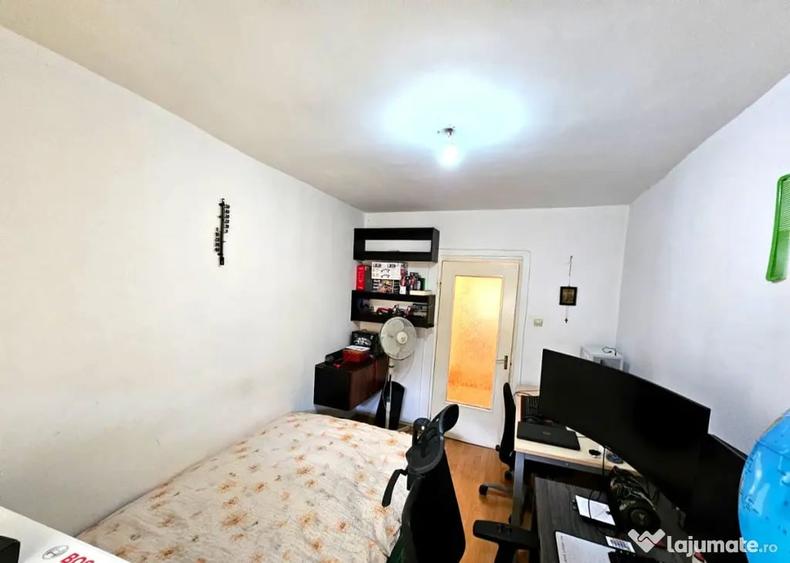 Apartament cu 3 camere decomandat în Răcădău