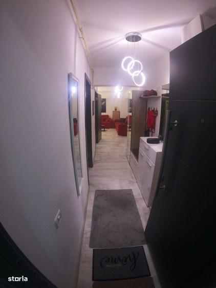 Apartament cu 4 camere decomandat în Uiești