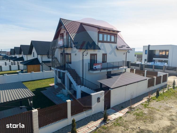 Casă cu 9 camere cu Teren 501 Mp în Astra