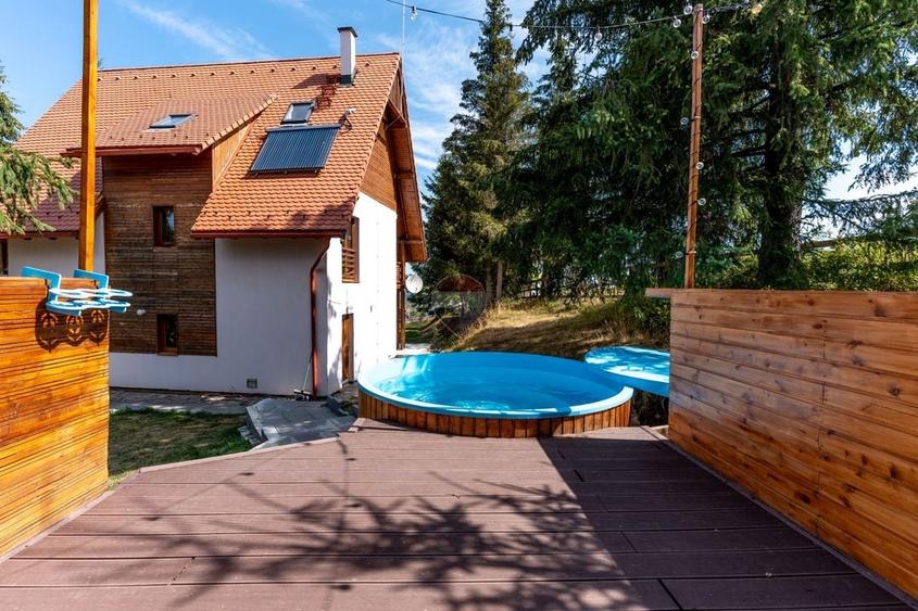 Casă individuală cu 8 camere cu Teren 3012 Mp în Mărișel