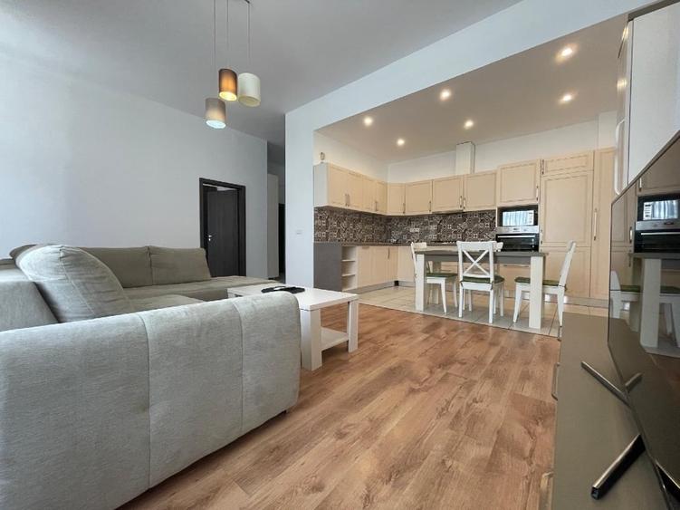 Apartament cu 2 camere semidecomandat, mobilat în Soarelui