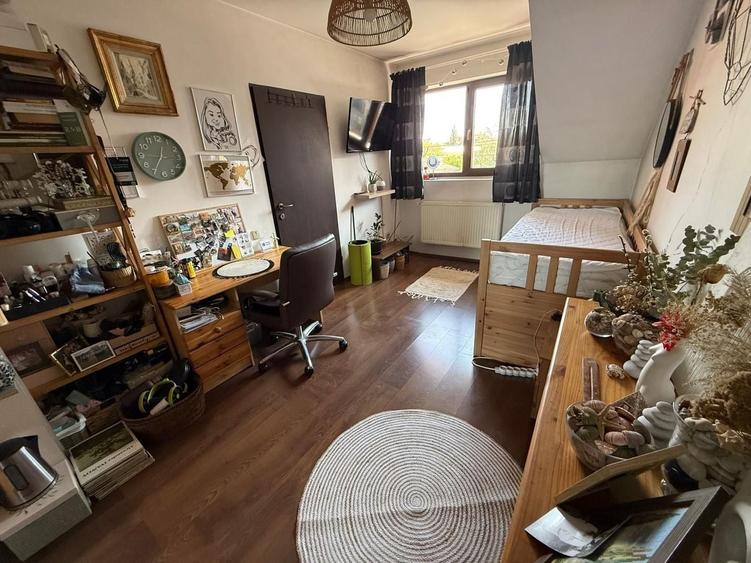 Casă individuală cu 8 camere cu Canalizare în Gară