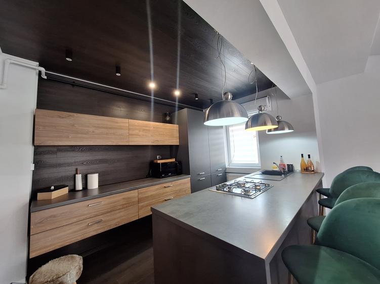 Apartament cu 2 camere semidecomandat, mobilat în Florești