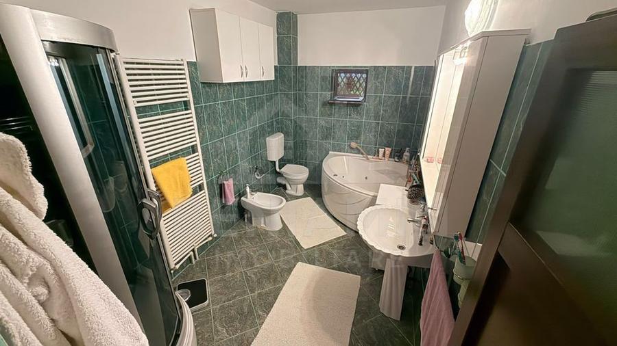 Casă cu 5 camere cu Teren 741 Mp în Central