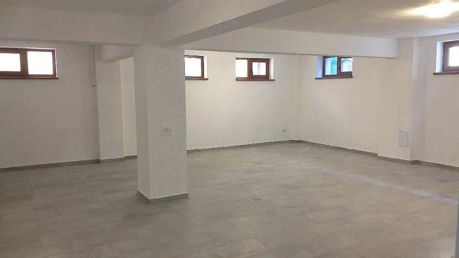 Spațiu comercial, de 200 mp, în Central