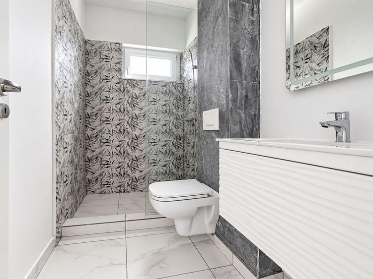 Duplex cu 5 camere cu Canalizare în Aradului