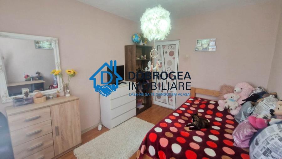 Apartament cu 3 camere semidecomandat, mobilat în Vest