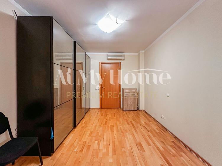 Casă cu 6 camere cu Piscina în Iancu Nicolae