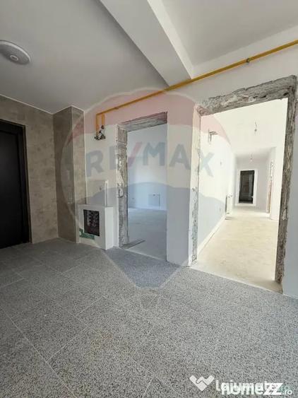 Spațiu comercial, de 960 mp, în Ipotești