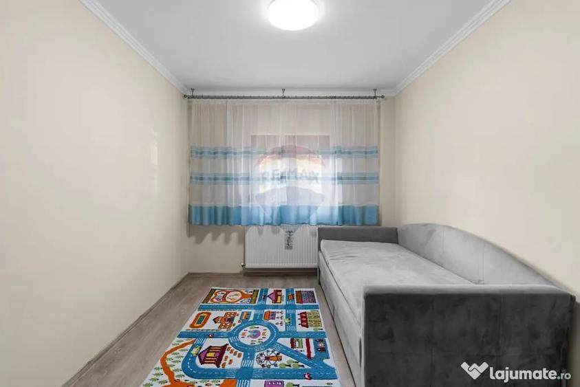 Apartament cu 3 camere semidecomandat în Micălaca