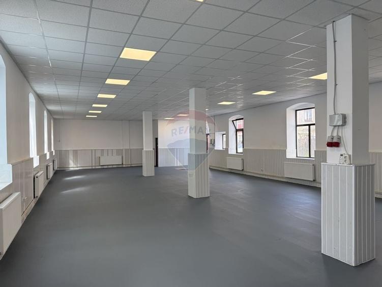 Birou, de 200 mp, în Central