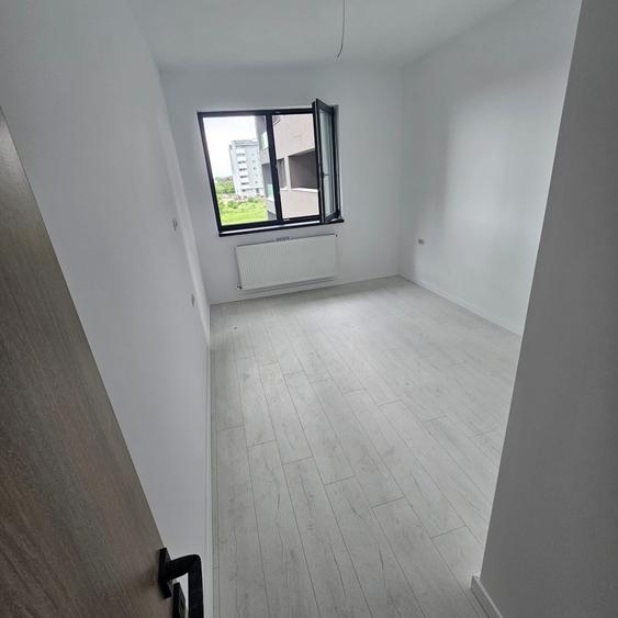 Apartament cu 3 camere în Berceni
