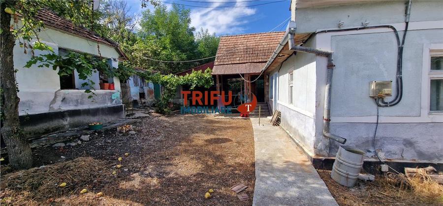 Casă individuală cu 3 camere cu Teren 2000 Mp în Hopârta