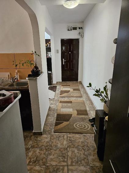 Apartament cu 4 camere semidecomandat în Dacia