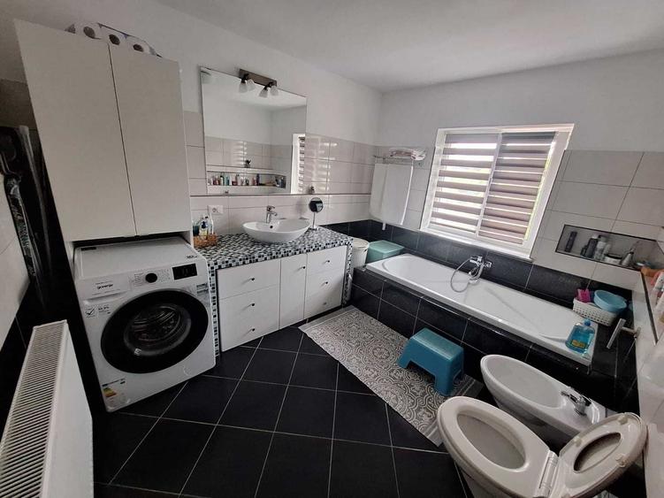 Apartament cu 3 camere decomandat în Gară