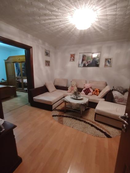 Casă individuală cu 3 camere cu Canalizare în Dobroești