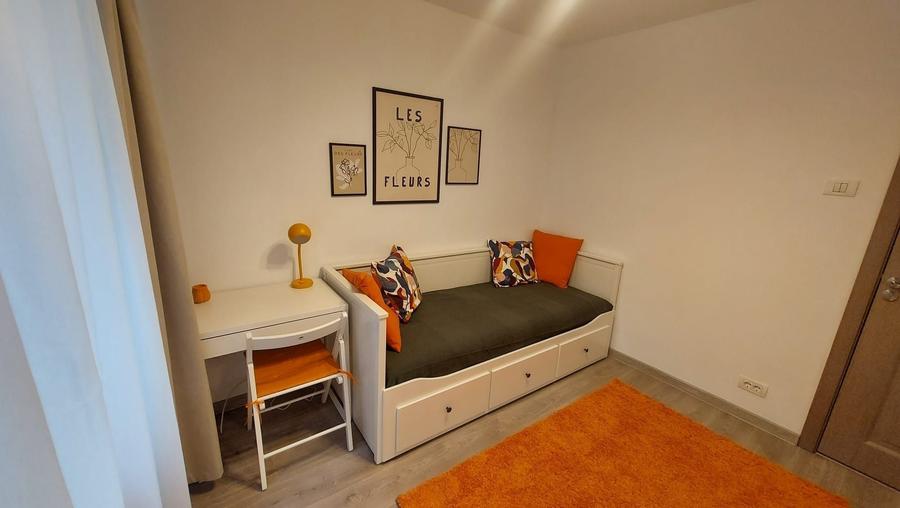 Apartament cu 3 camere decomandat în Drumul Taberei