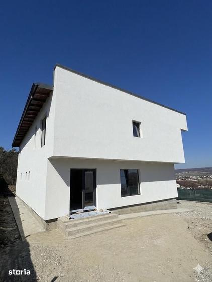 Casă cu 4 camere cu Teren 250 Mp în Găvana