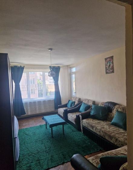 Apartament cu 3 camere decomandat în Exterior Vest