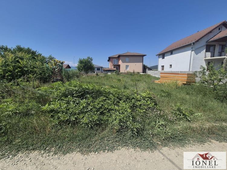 Teren Construcții intravilan de 356 mp, în Est