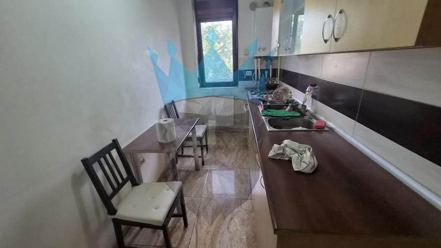 Garsonieră decomandată, mobilată în Jiului