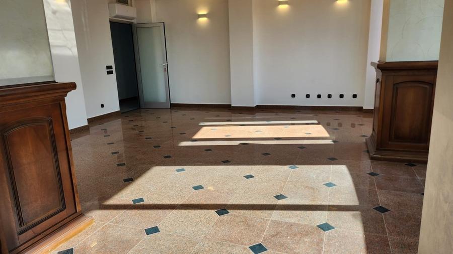 Spațiu premium birouri sau clinică, 2 corpuri, 12 parcări, lift, terasă - 7300 E - 25