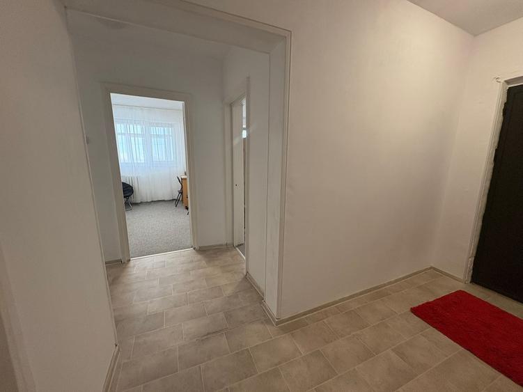 Apartament cu 3 camere decomandat, mobilat în P-ța Reșița