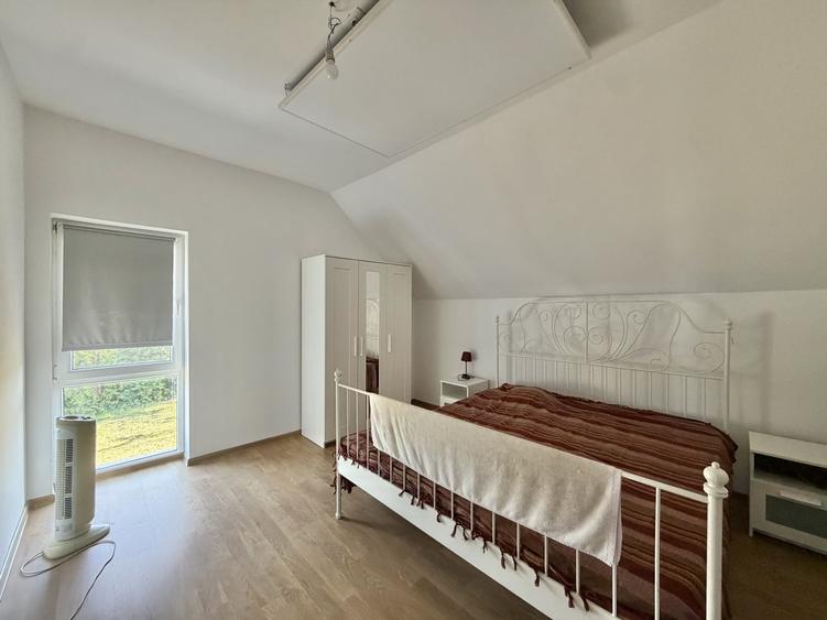 Casă individuală cu 4 camere cu Garaj în Sânmihaiu Român