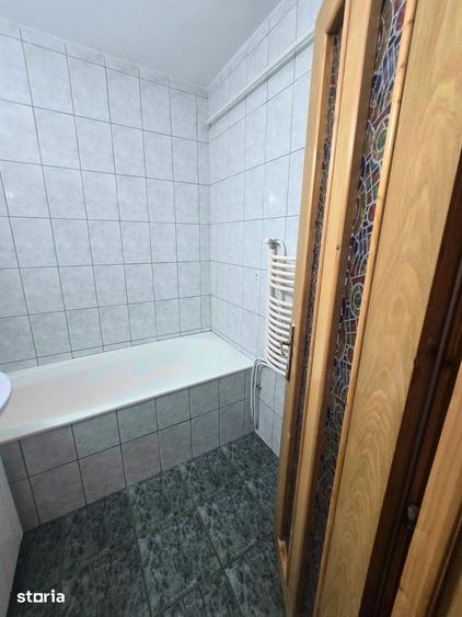 Apartament cu 3 camere decomandat în Exterior Vest