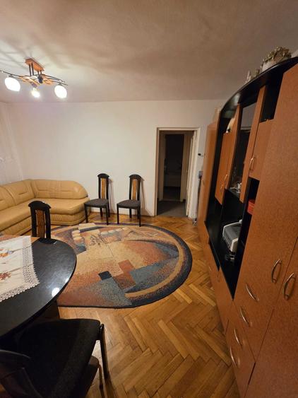 Apartament cu 3 camere decomandat în Micro 16
