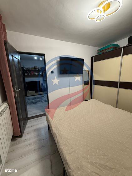 Apartament cu 2 camere semidecomandat în Craiovița Nouă